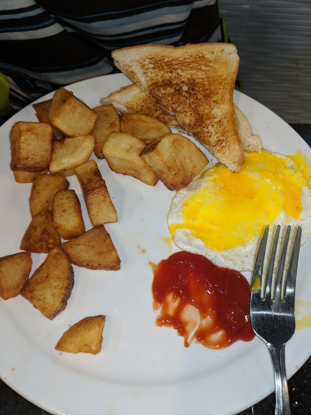 Halibut House Fish & Chips | 3600 Dundas St, Burlington, ON L7M 4B8, Canada | Phone: (905) 332-8838