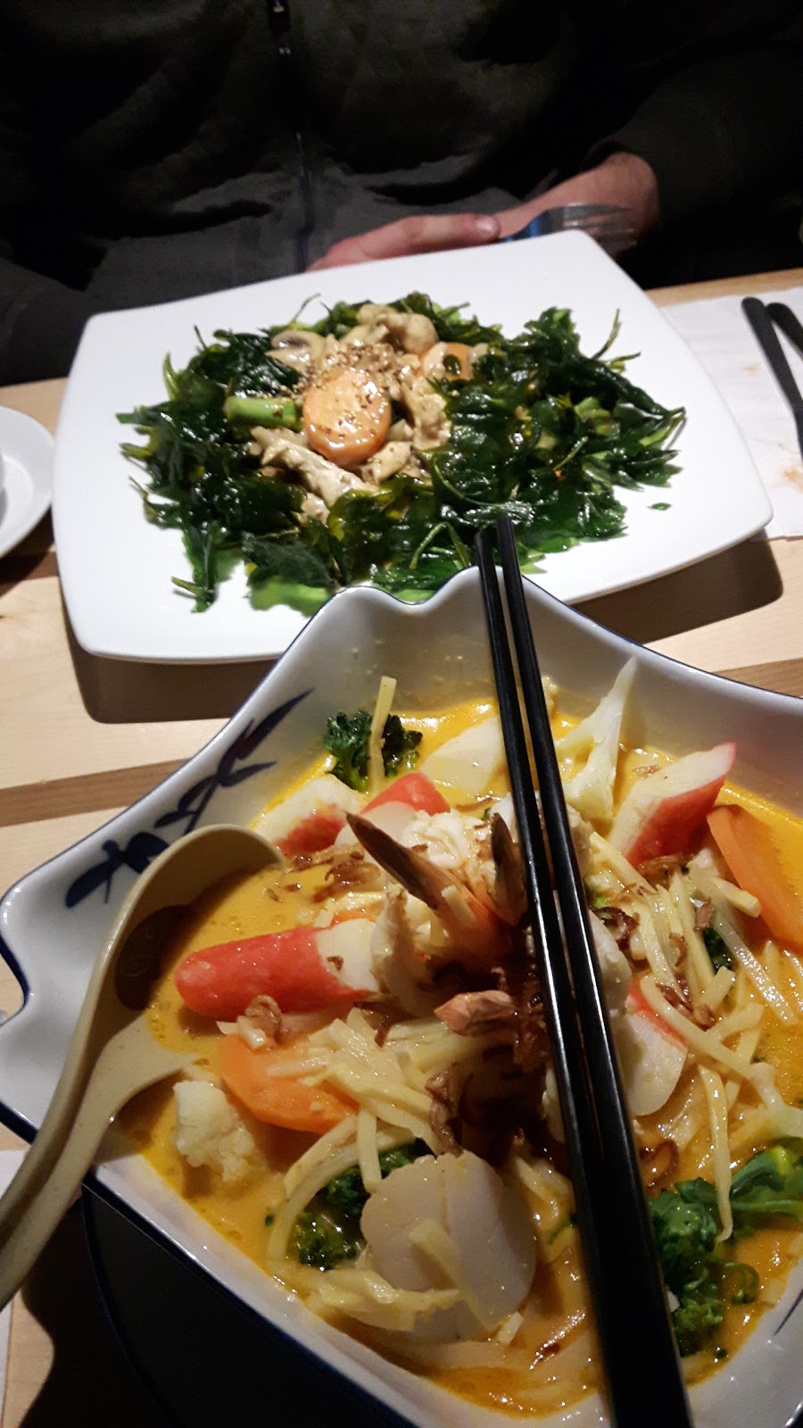 Restaurant Em | 2000 Av Victoria, Greenfield Park, QC J4V 1M6, Canada | Phone: (450) 672-5167