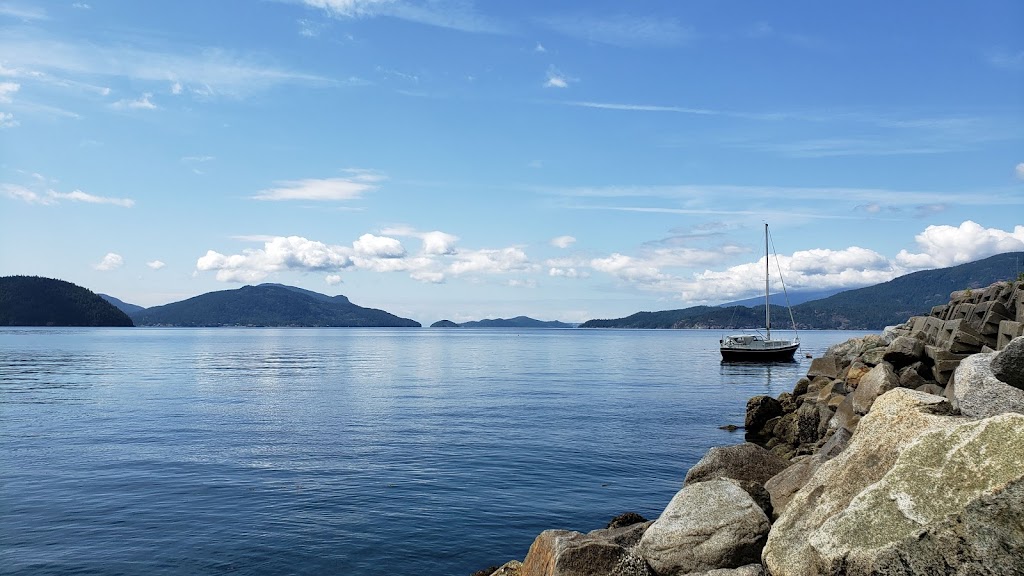Lions Bay Marina | 60 Lions Bay Ave, Lions Bay, BC V0N 2E0, Canada | Phone: (604) 921-7510