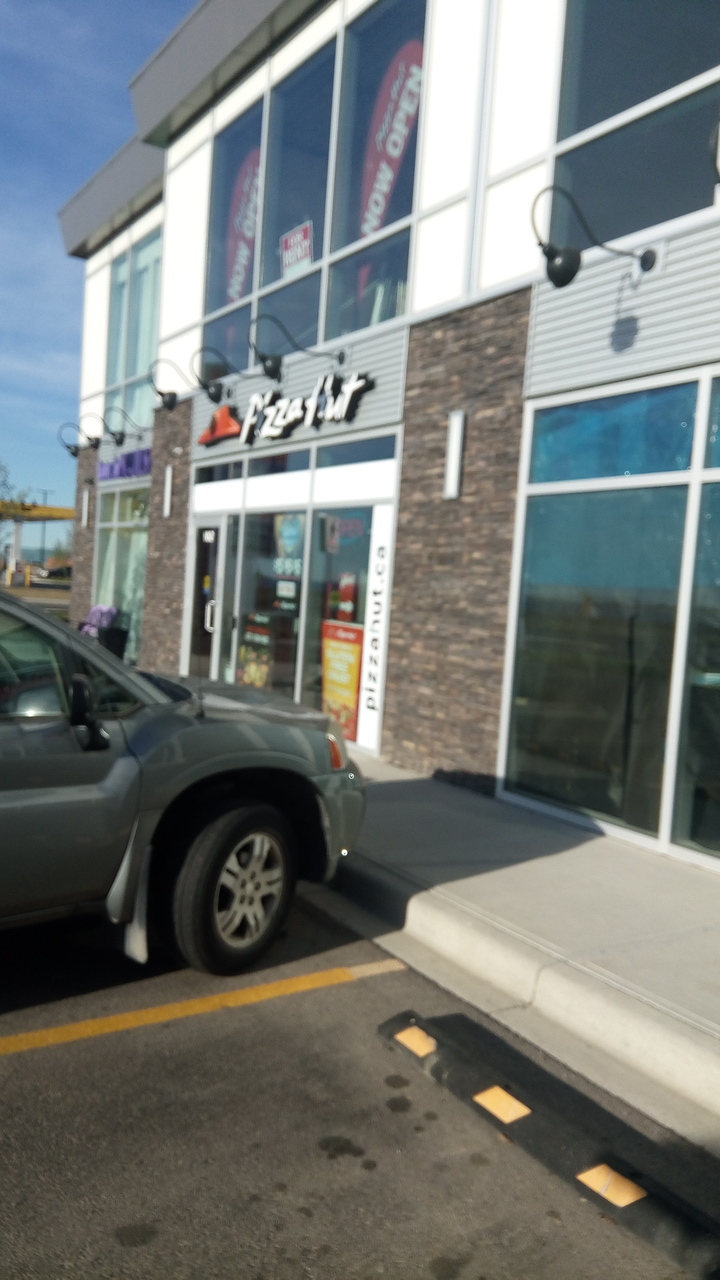 Pizza Hut | 100 Range Rd 283, Chestermere, AB T1X 0V2, Canada | Phone: (587) 470-7927