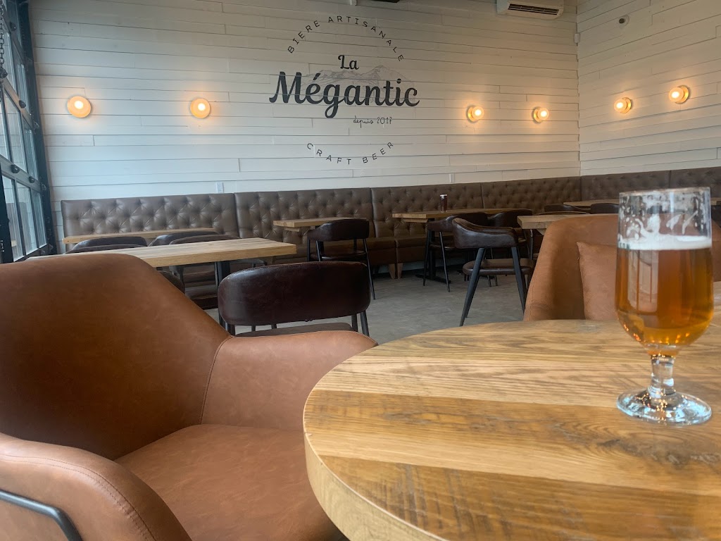 La Garnison - Microbrasserie & Resto-Pub | 4256 Rue Laval, Lac-Mégantic, QC G6B 1B5, Canada | Phone: (819) 583-3737