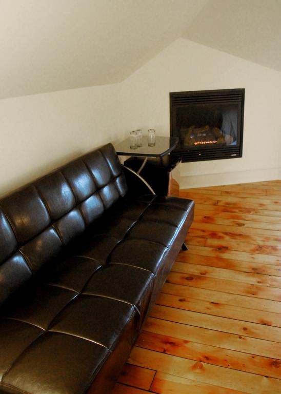 St Andrew Suites | 180 St Andrew St E, Fergus, ON N1M 1P8, Canada | Phone: (888) 958-2839