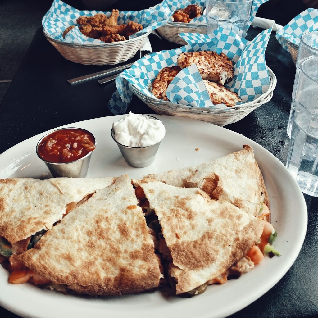 Brennivins Pizza Hus | 70 1 Ave, Gimli, MB R0C 1B0, Canada | Phone: (204) 642-5555