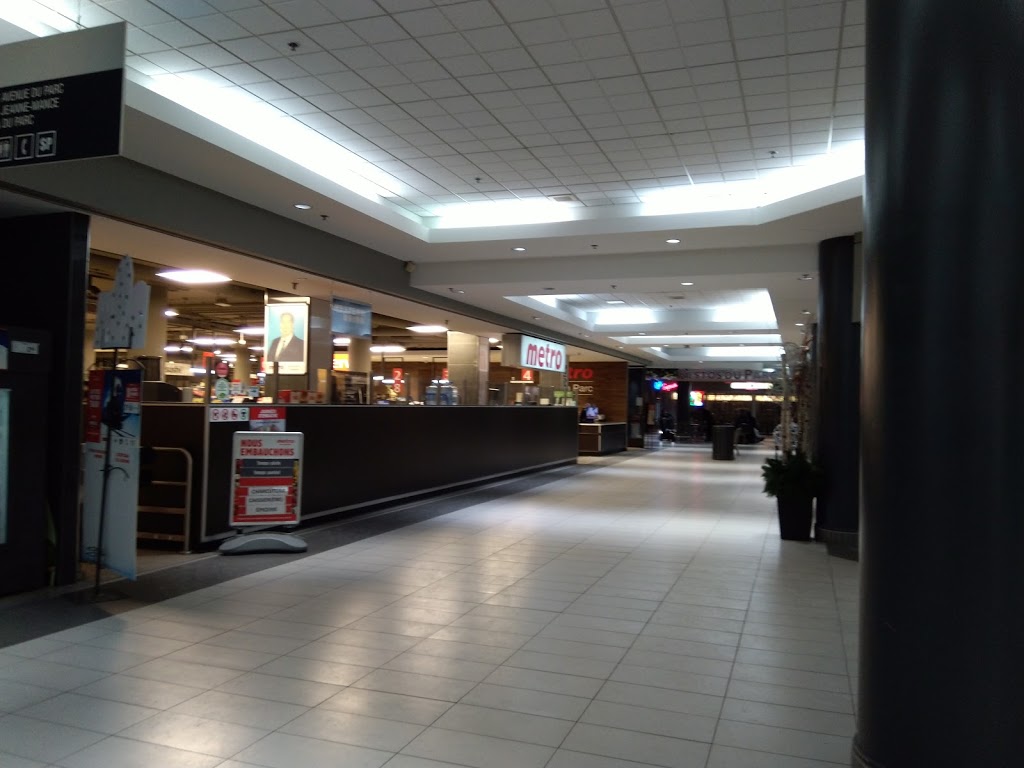 Place du parc | 300 Rue Léo Pariseau, Montréal, QC H2X 4B3, Canada | Phone: (514) 284-2900