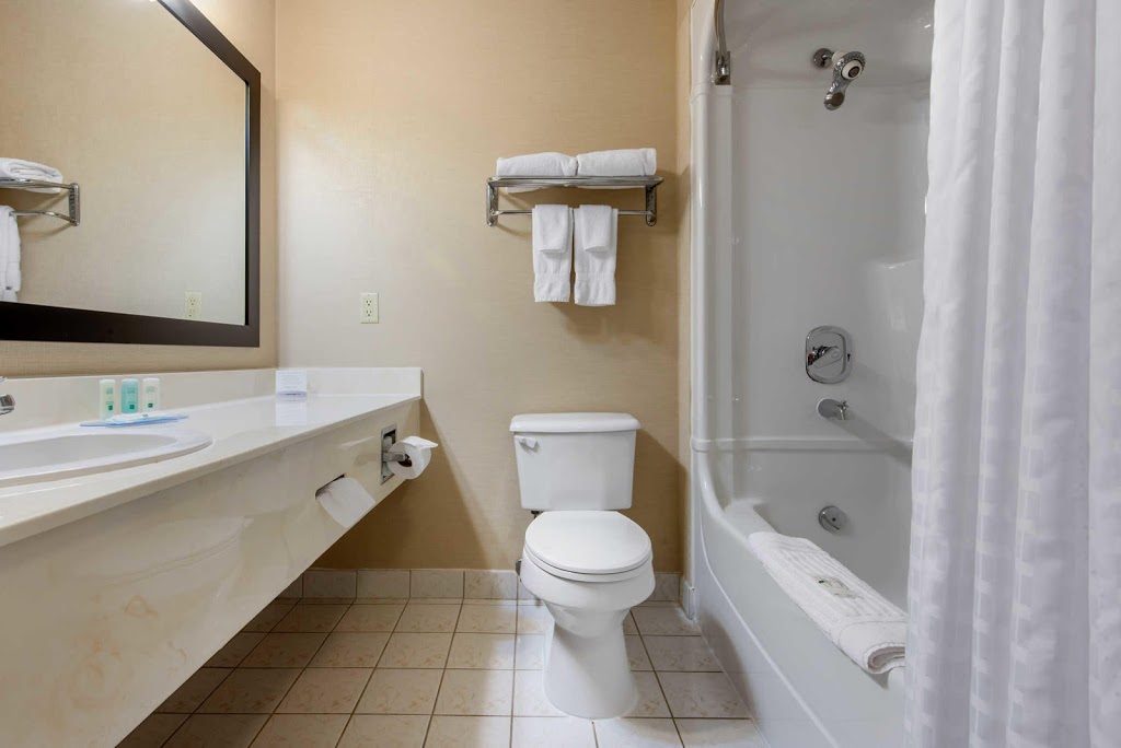 Quality Inn & Suites | 2930 S Sheridan Way, Oakville, ON L6J 7T4, Canada | Phone: (905) 829-8020