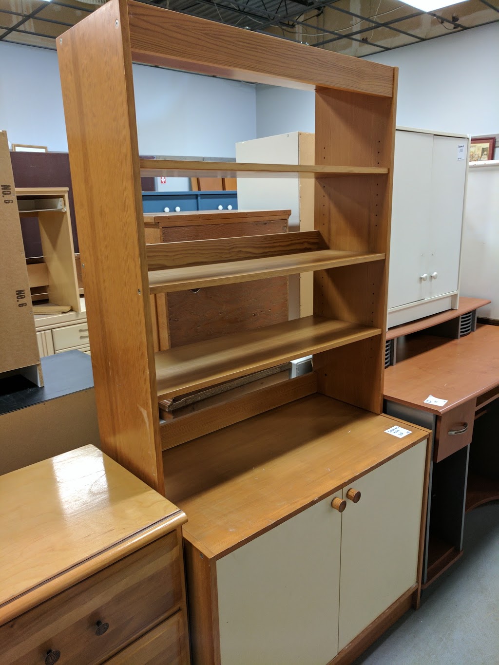 Used furniture Meublétout | 185 Boulevard Laurier, McMasterville, QC J3G 1P9, Canada | Phone: (450) 464-7888