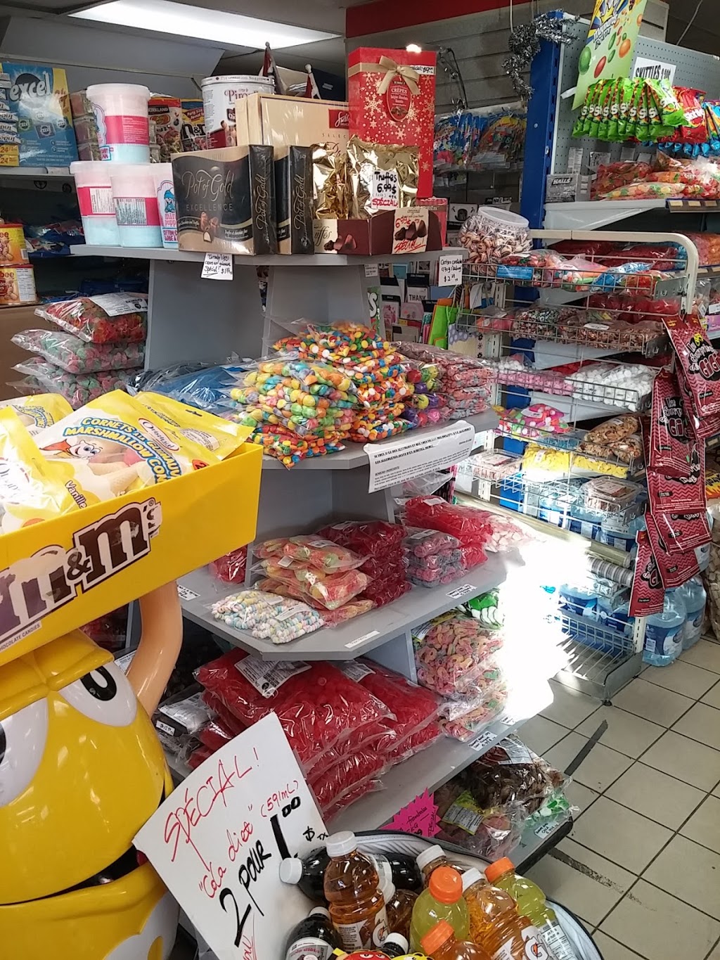 La Baie Convenience Store | 405 Rue Saint-Jean-Baptiste, Salaberry-de-Valleyfield, QC J6T 2B2, Canada | Phone: (450) 377-4220