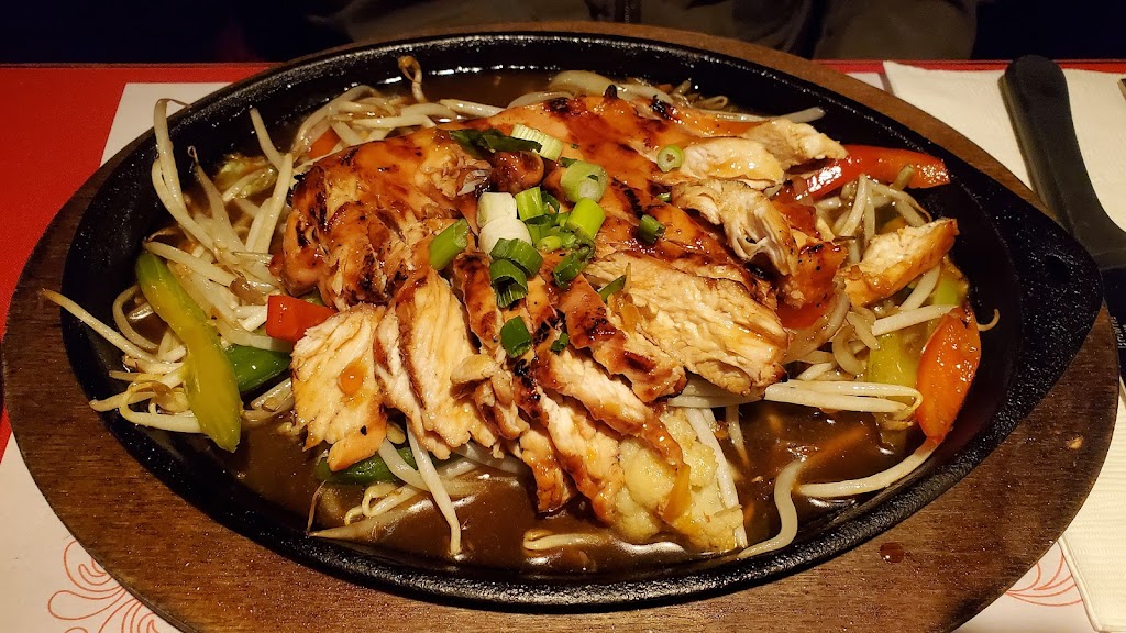 Mai Tram | 2390 1re Av., Québec, QC G1L 3N1, Canada | Phone: (581) 300-9090