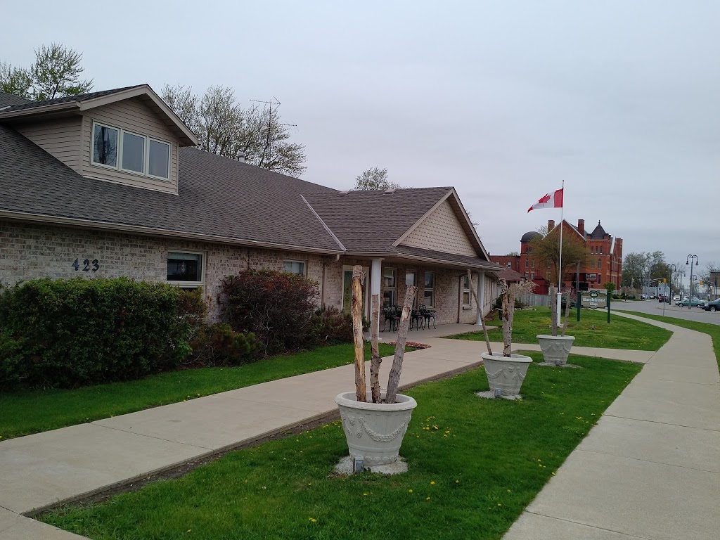 Albany Retirement Village | 423 Albany St, Petrolia, ON N0N 1R0, Canada | Phone: (519) 882-3157