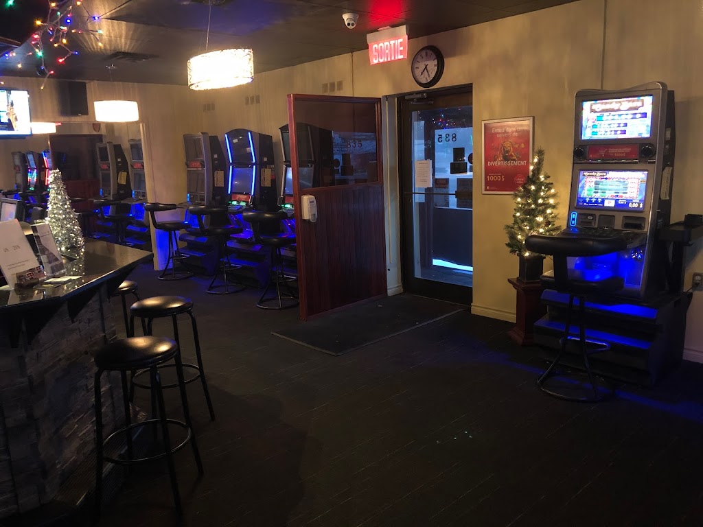 Complexe 4 Bars Inc | 835 13e Avenue N, Sherbrooke, QC J1E 3L5, Canada | Phone: (819) 565-3339