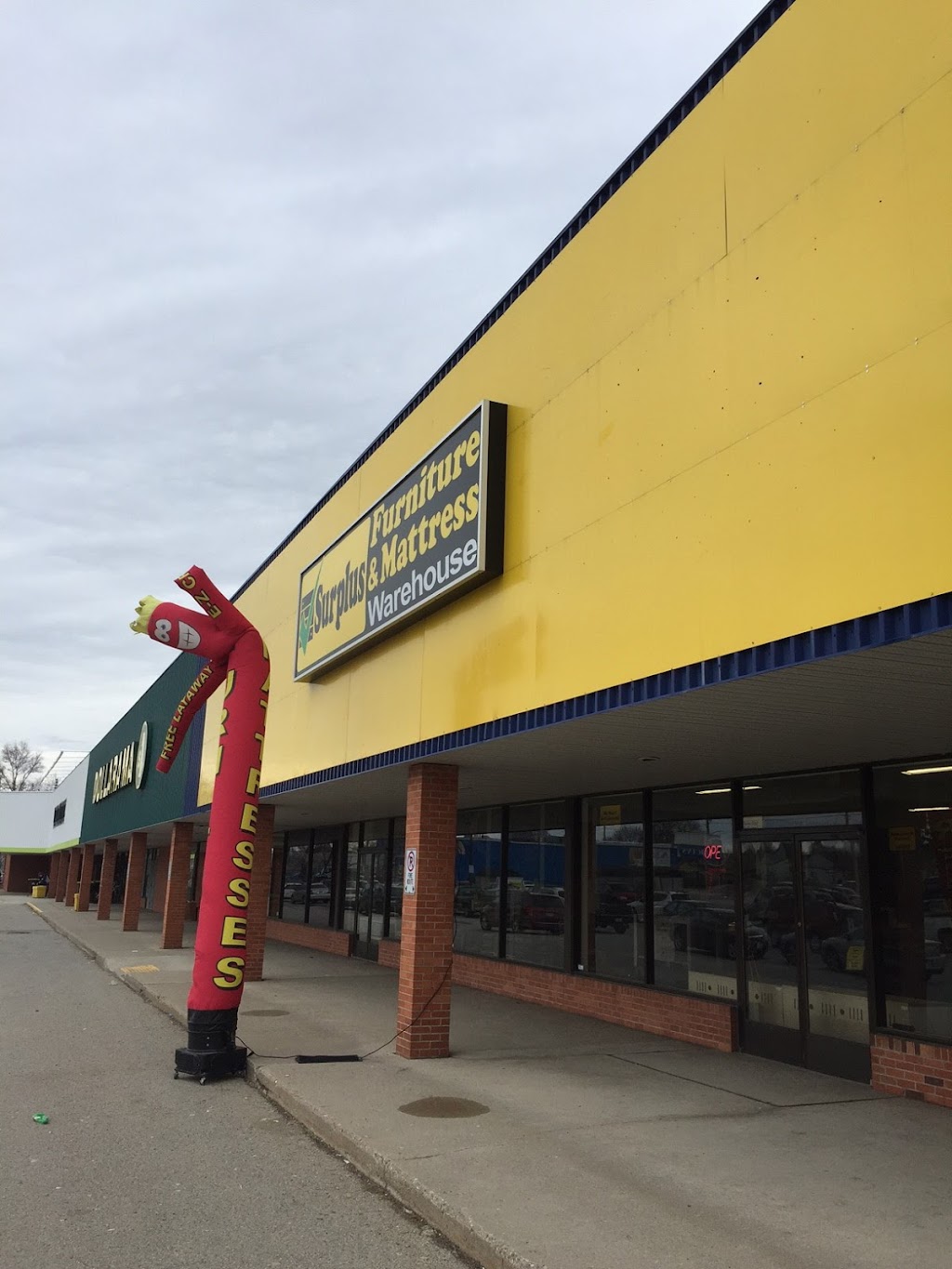 Surplus Furniture and Mattress Warehouse | 1298 Trafalgar St, London, ON N5Z 1H9, Canada | Phone: (519) 455-7800