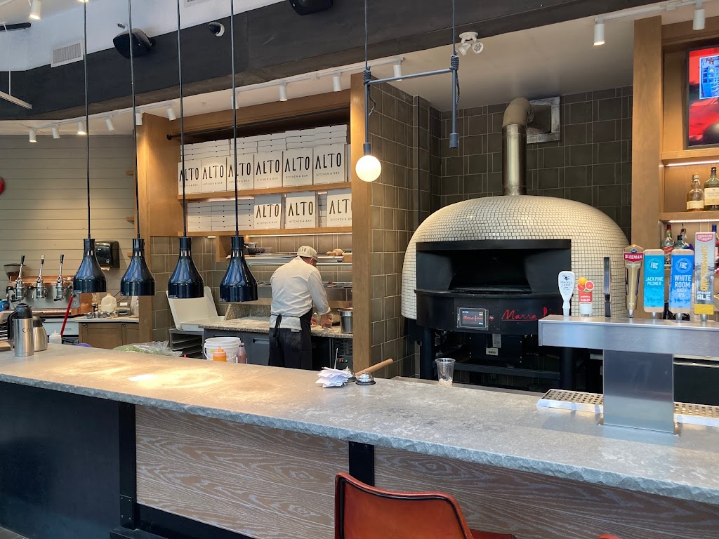 Alto Kitchen & Bar | 2040 Summit Dr, Panorama, BC V0A 1T0, Canada | Phone: (250) 341-4444