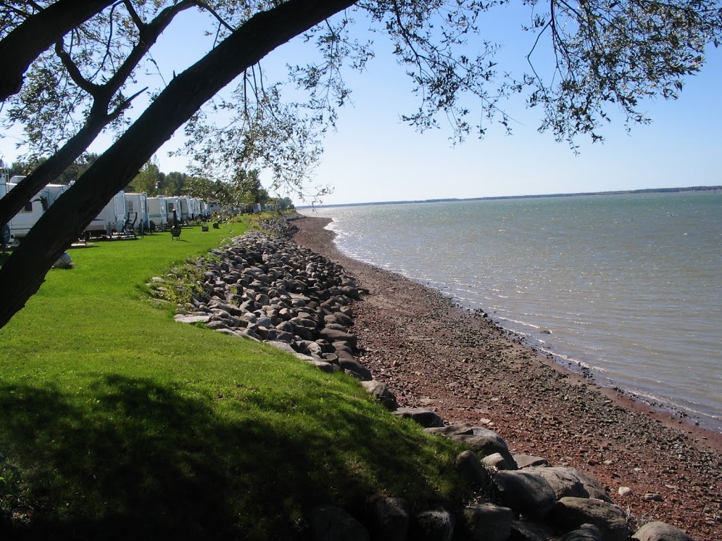 Camping Cap à la Roche | 1820 Marie Victorin, Deschaillons-sur-Saint-Laurent, QC G0S 1G0, Canada | Phone: (819) 292-1212