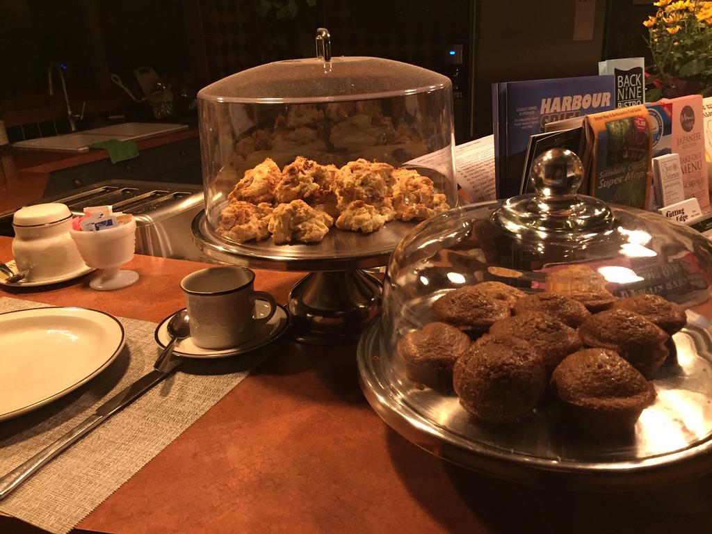 Sunshine Villa B&B | 13184 Sunshine Coast Hwy, Madeira Park, BC V0N 2H1, Canada | Phone: (604) 883-2992