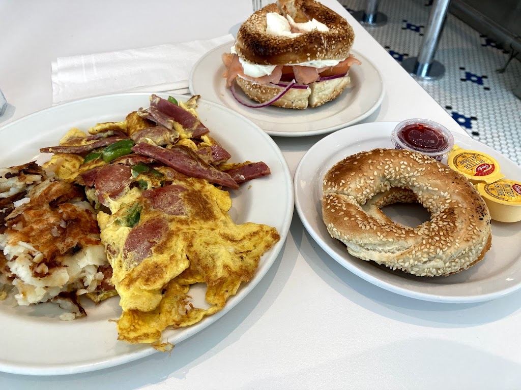 Beautys Restaurant | 93 Avenue du Mont-Royal O, Montréal, QC H2T 2S5, Canada | Phone: (514) 849-8883