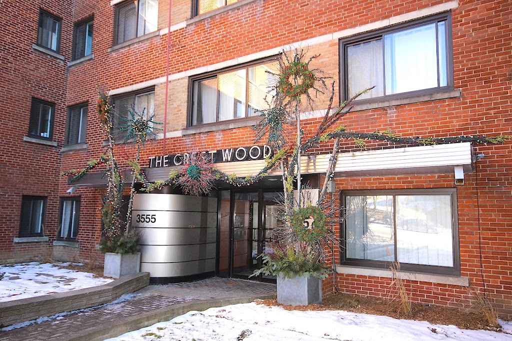 Le Crestwood | 3555 Av. Atwater, Montréal, QC H3H 1Y3, Canada | Phone: (514) 704-6884