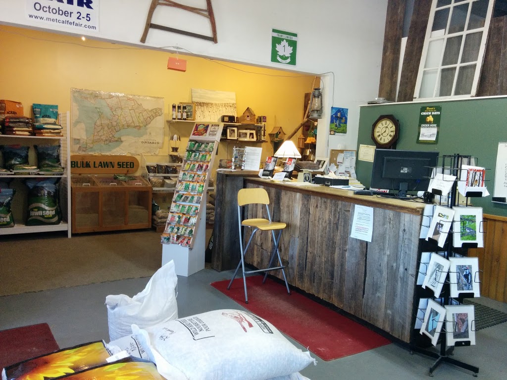 Gillmores Feed Barn | 6844 Bank St, Metcalfe, ON K0A 2P0, Canada | Phone: (613) 821-0145