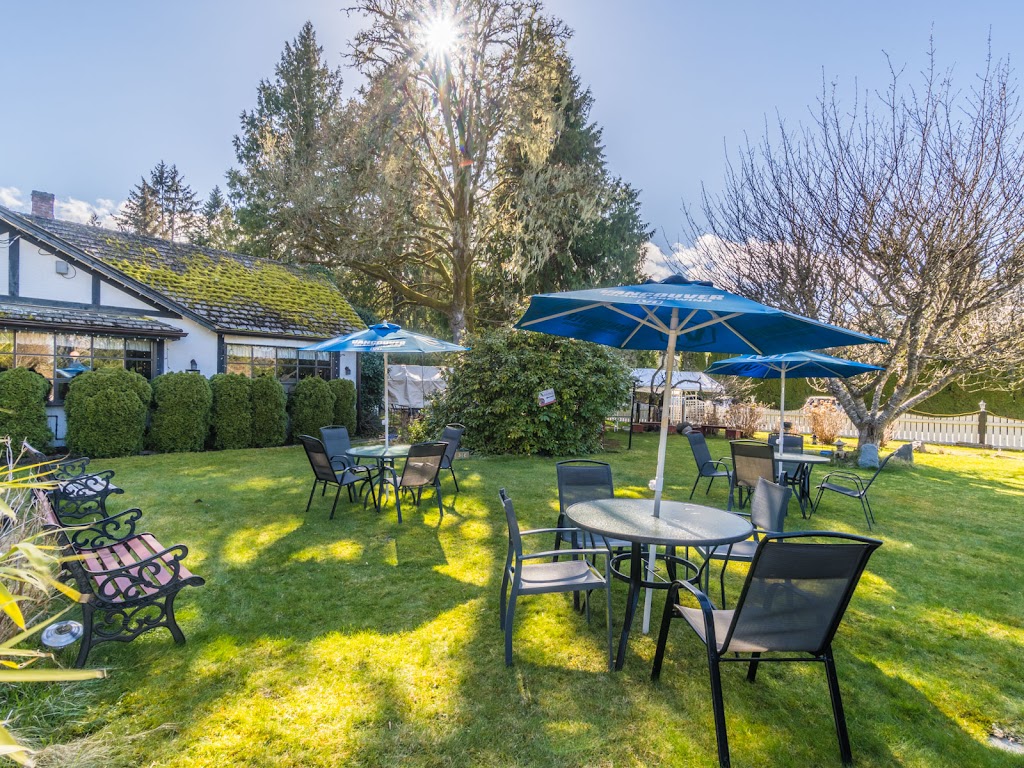 Fish Tales Cafe | 3336 Island Hwy W, Qualicum Beach, BC V9K 2B3, Canada | Phone: (250) 752-6053