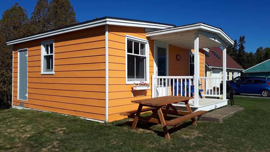 Atlantic View Motel and Cottages | 230 Masons Beach Rd, Lunenburg, NS B0J 2C0, Canada | Phone: (902) 634-4545