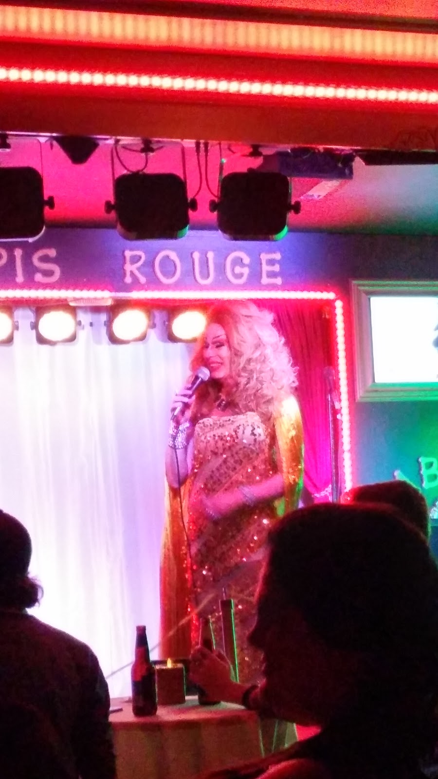 Le Cabaret Tapis Rouge | 309 Rue Boulard, Trois-Rivières, QC G8T 1P3, Canada | Phone: (819) 384-5866