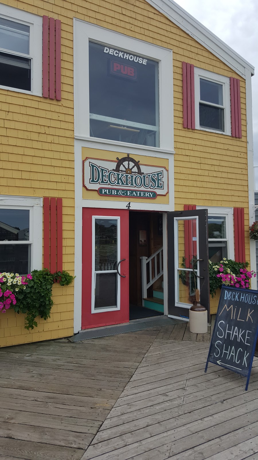 Deckhouse | 150 Heather Moyse Dr, Summerside, PE C1N 5Y8, Canada | Phone: (902) 436-0660
