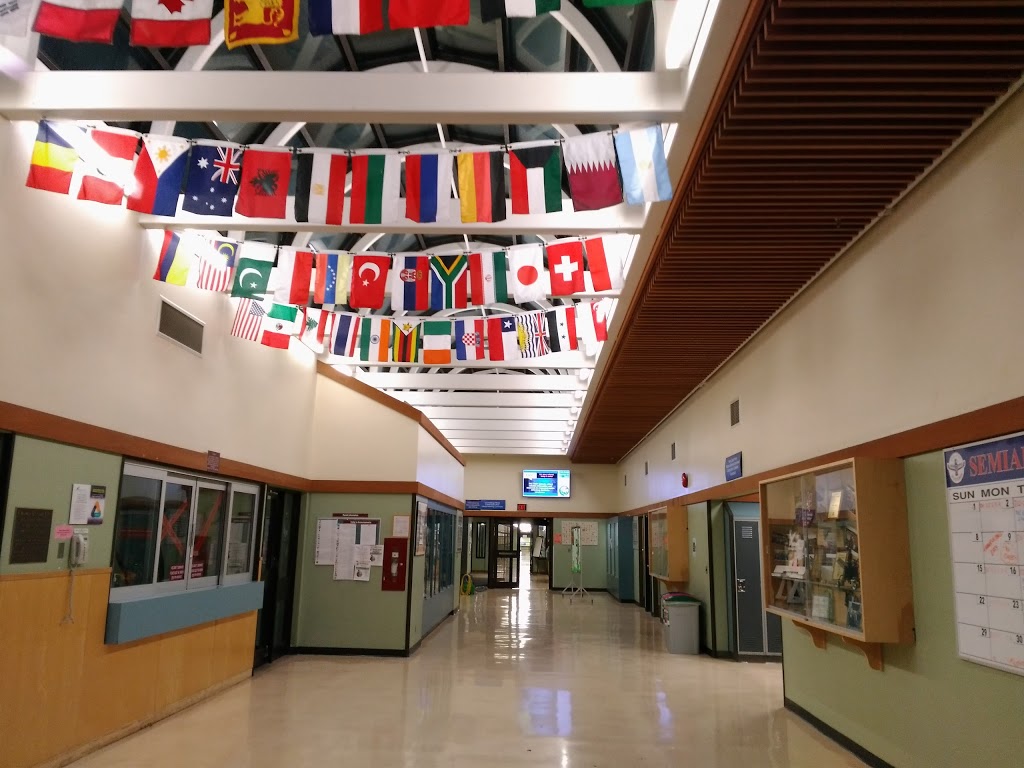 Semiahmoo Secondary School 1785 148 St, Surrey, BC V4A 4M6, Canada