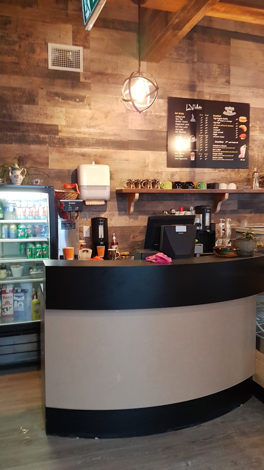 La Vida Café & Resto-Bar | 1127 Main St, Moncton, NB E1C 1H1, Canada | Phone: (506) 855-4226
