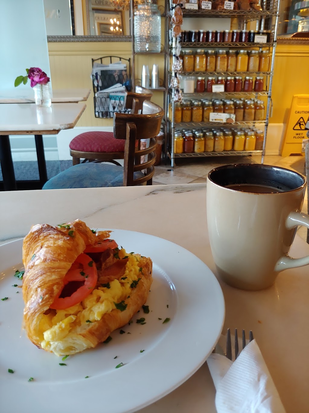Ma Maison | 4243 Dundas St W, Etobicoke, ON M8X 1Y3, Canada | Phone: (416) 236-2234