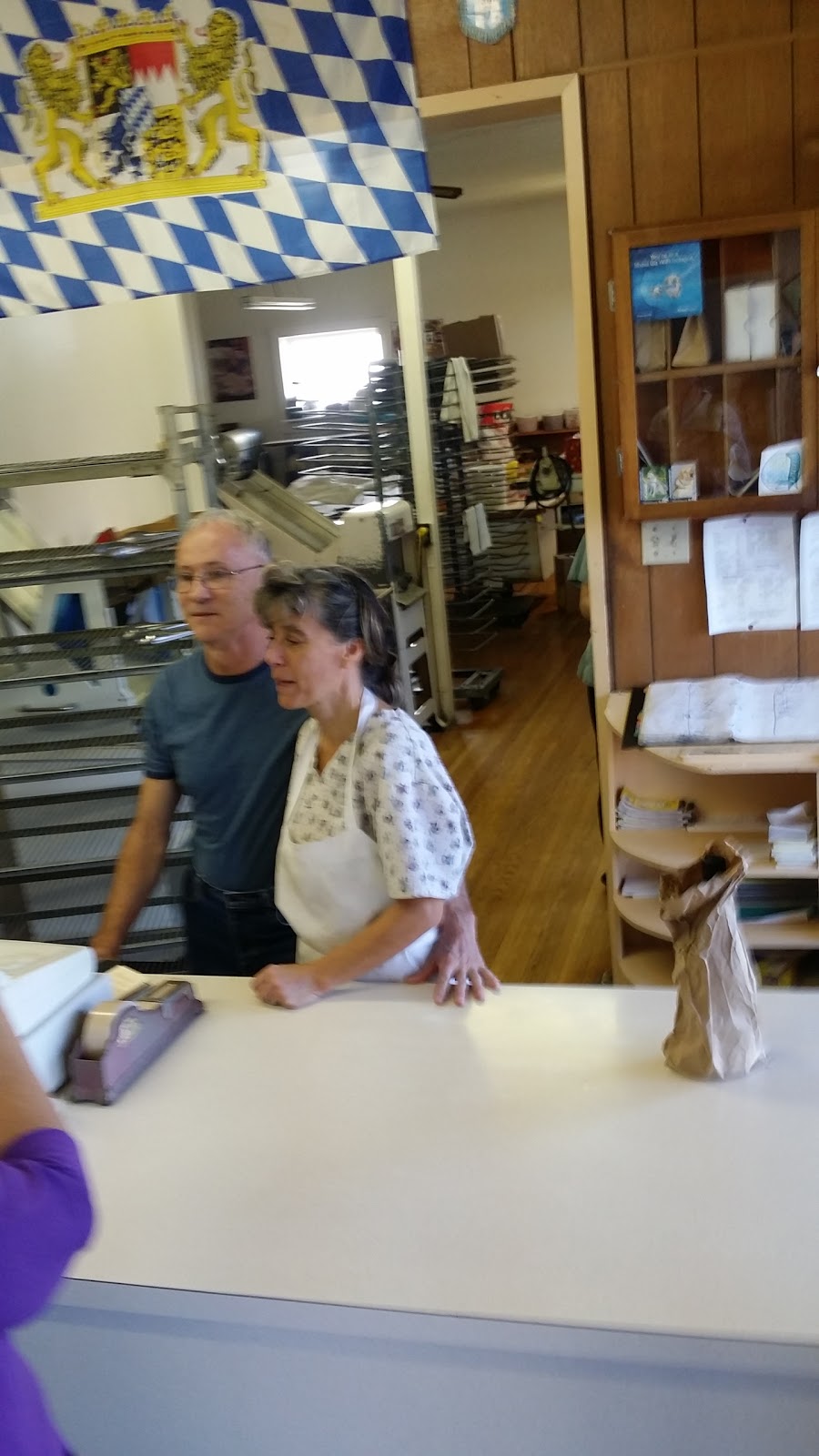 Maple Leaf Bakery | 424 4 Ave SW, Moose Jaw, SK S6H 5V4, Canada | Phone: (306) 692-8551