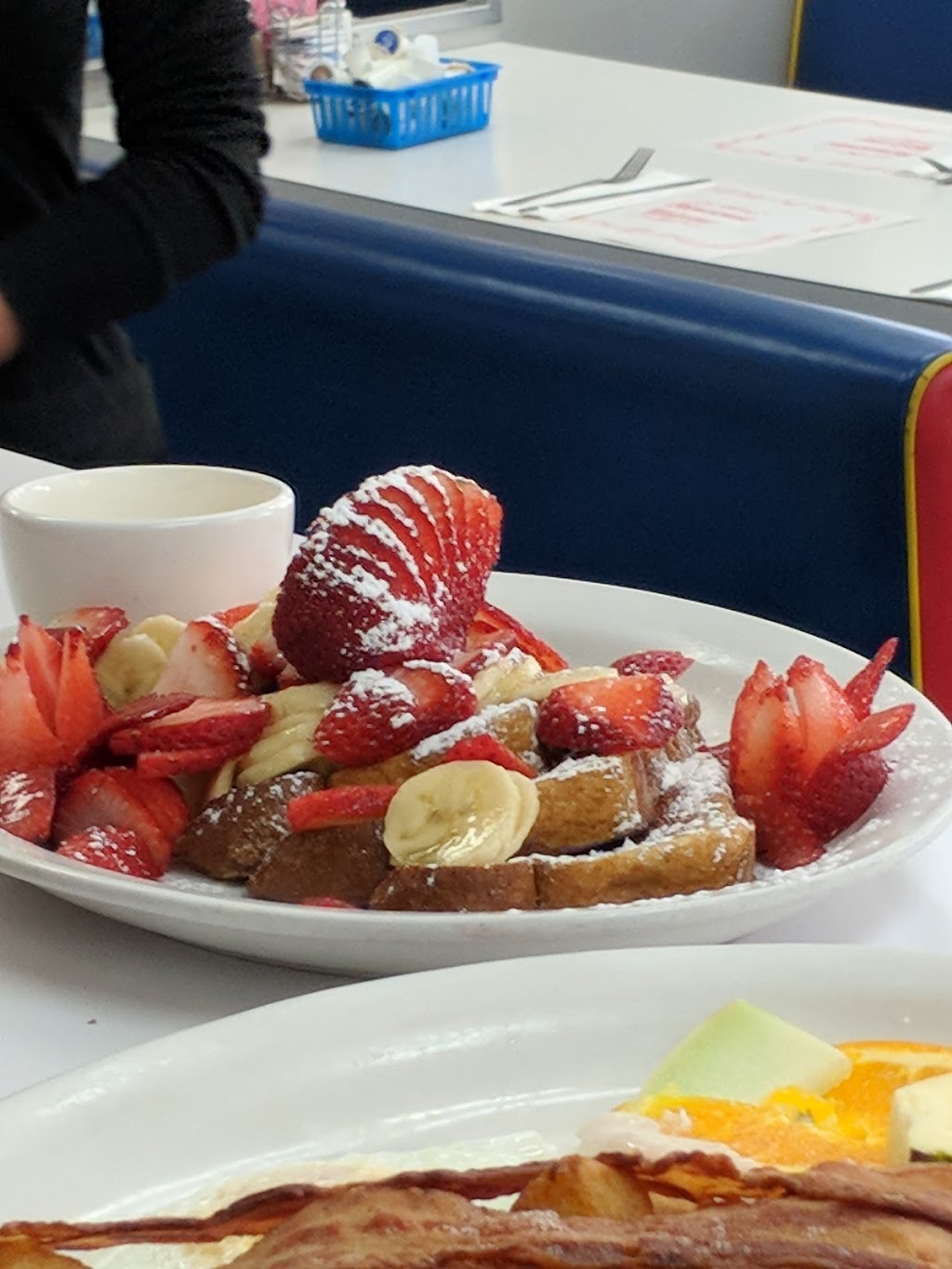 Restaurant Trios | 1155 Av Victoria, LeMoyne, QC J4R 1P9, Canada | Phone: (450) 923-8077