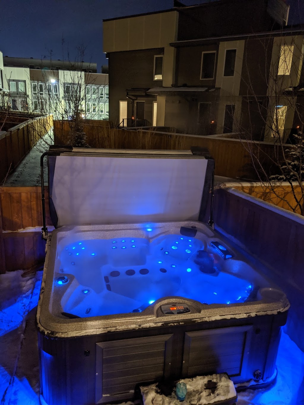 Paradise Bay | 7180 12 St SE, Calgary, AB T2H 2Y4, Canada | Phone: (403) 640-4011