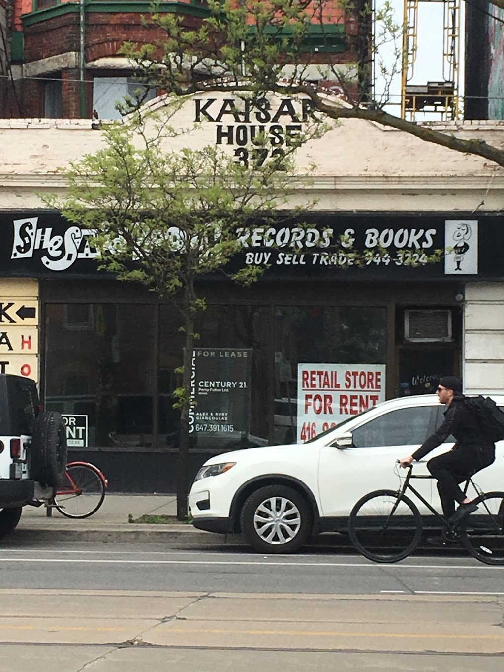 She Said Boom | 372 College St, Toronto, ON M5T 1S6, Canada | Phone: (416) 944-3224