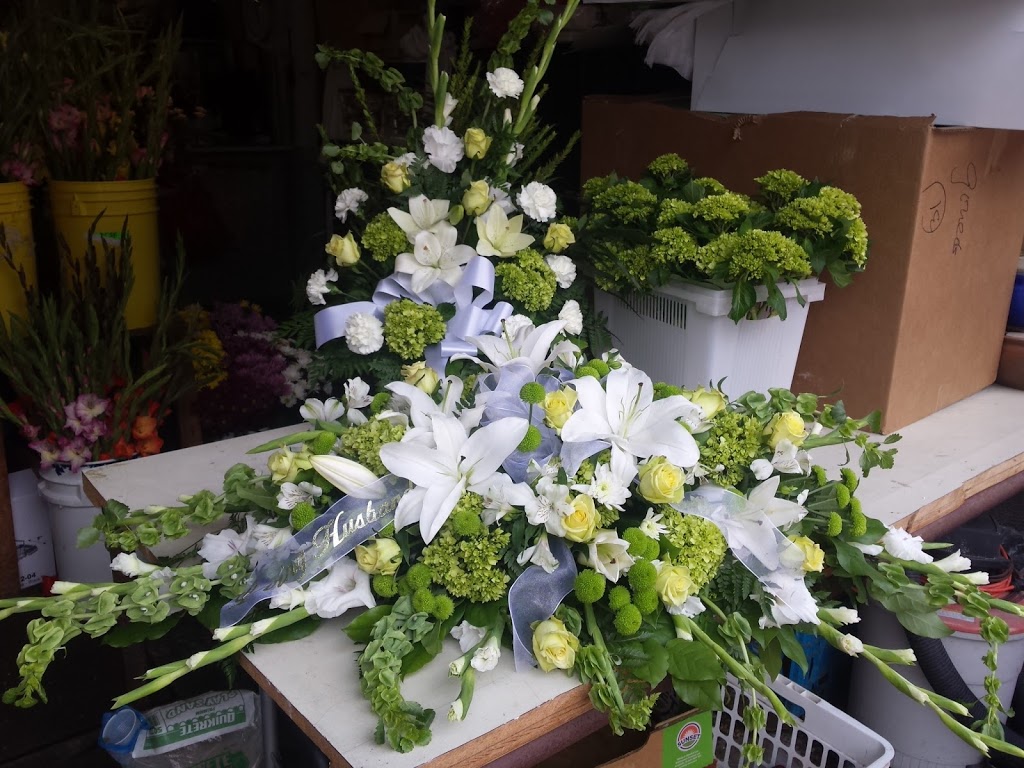 Goulds Flowers & Gifts | 83 Locust St, Lockport, NY 14094, USA | Phone: (716) 433-7673