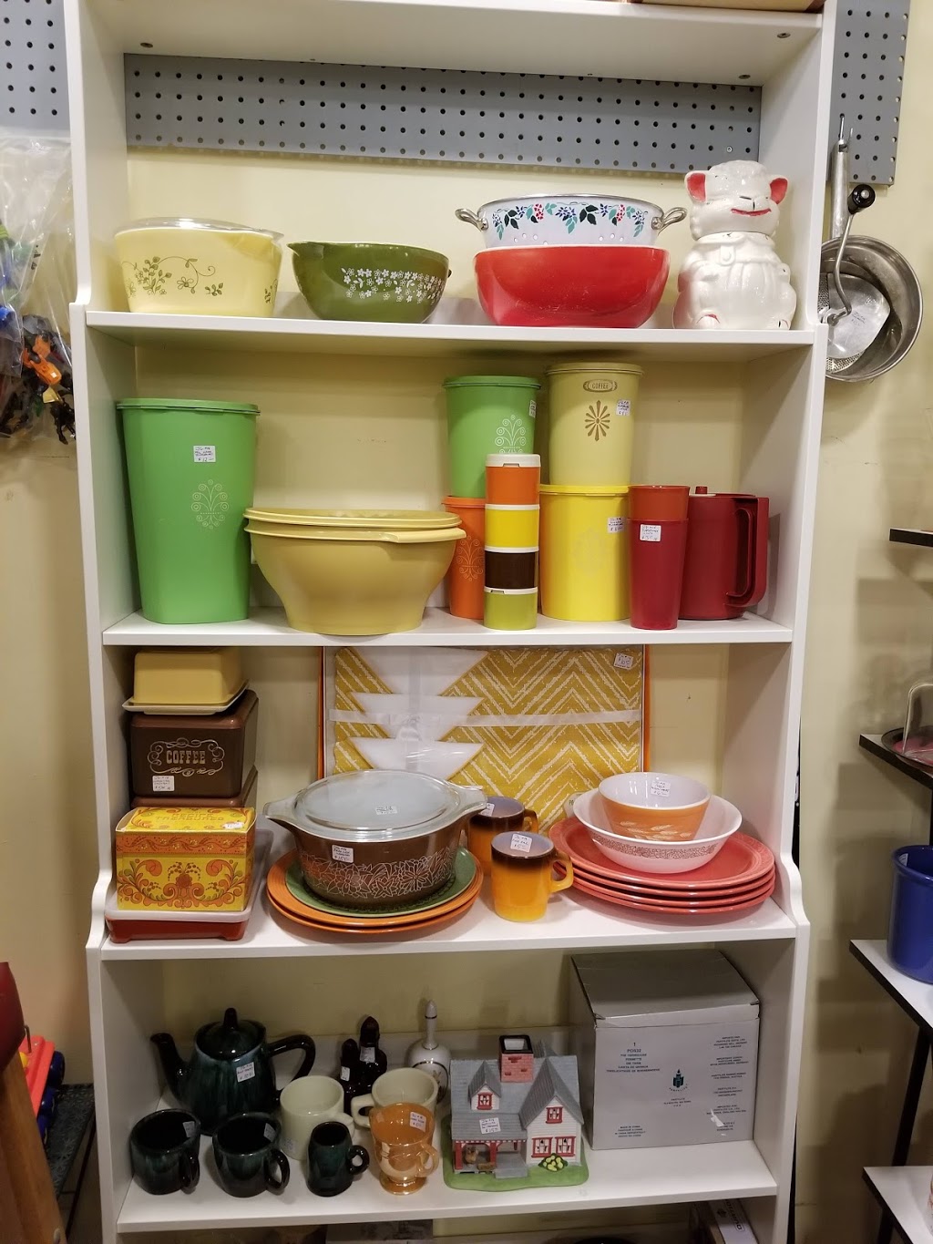 Murrays Furniture and Flea Market | 525 High St, Carleton Place, ON K7C 3P1, Canada | Phone: (613) 253-1804