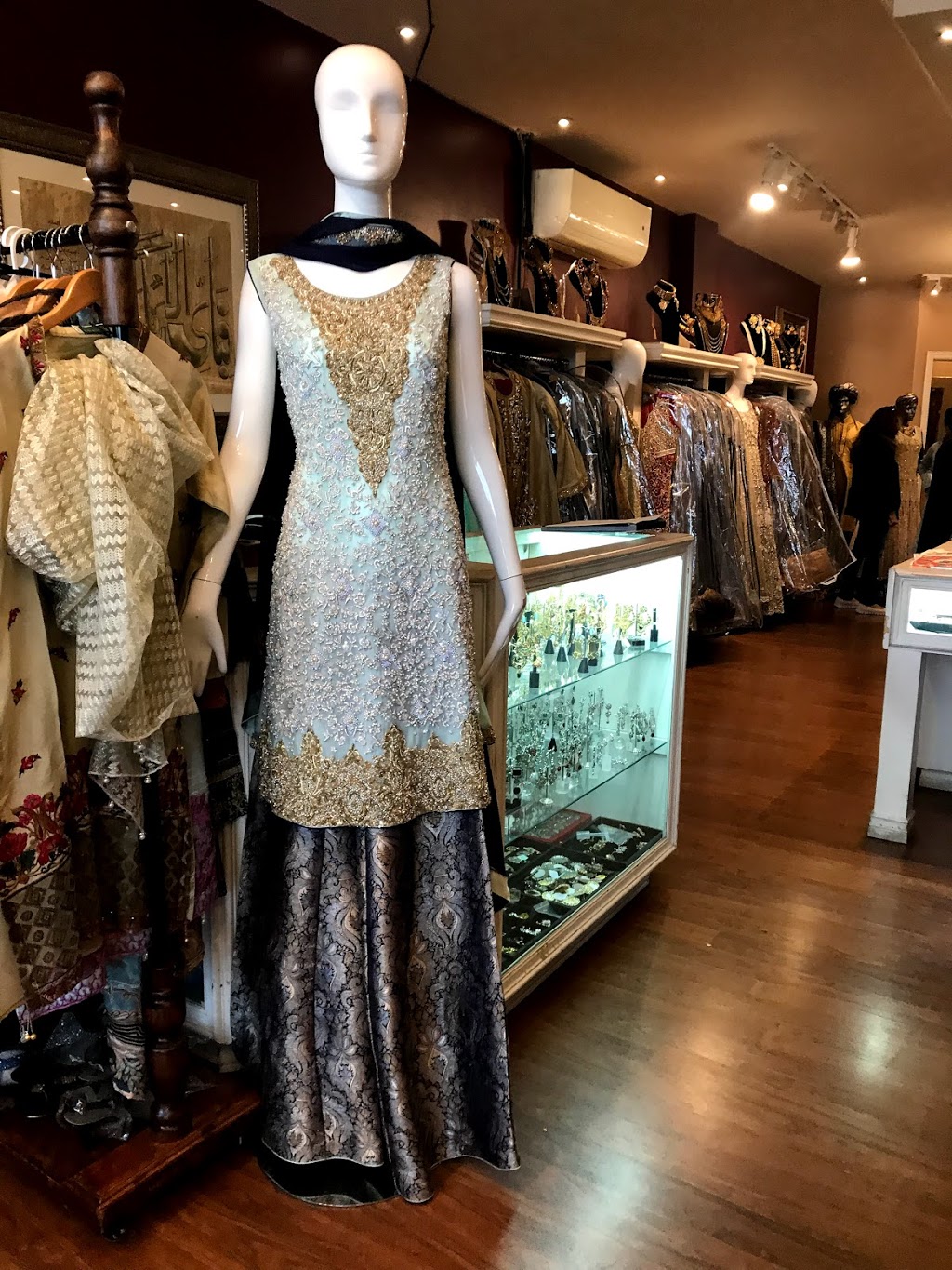 Kohinoor Haute Couture | 2623 Islington Ave, Etobicoke, ON M9V 2X4, Canada | Phone: (647) 352-0195
