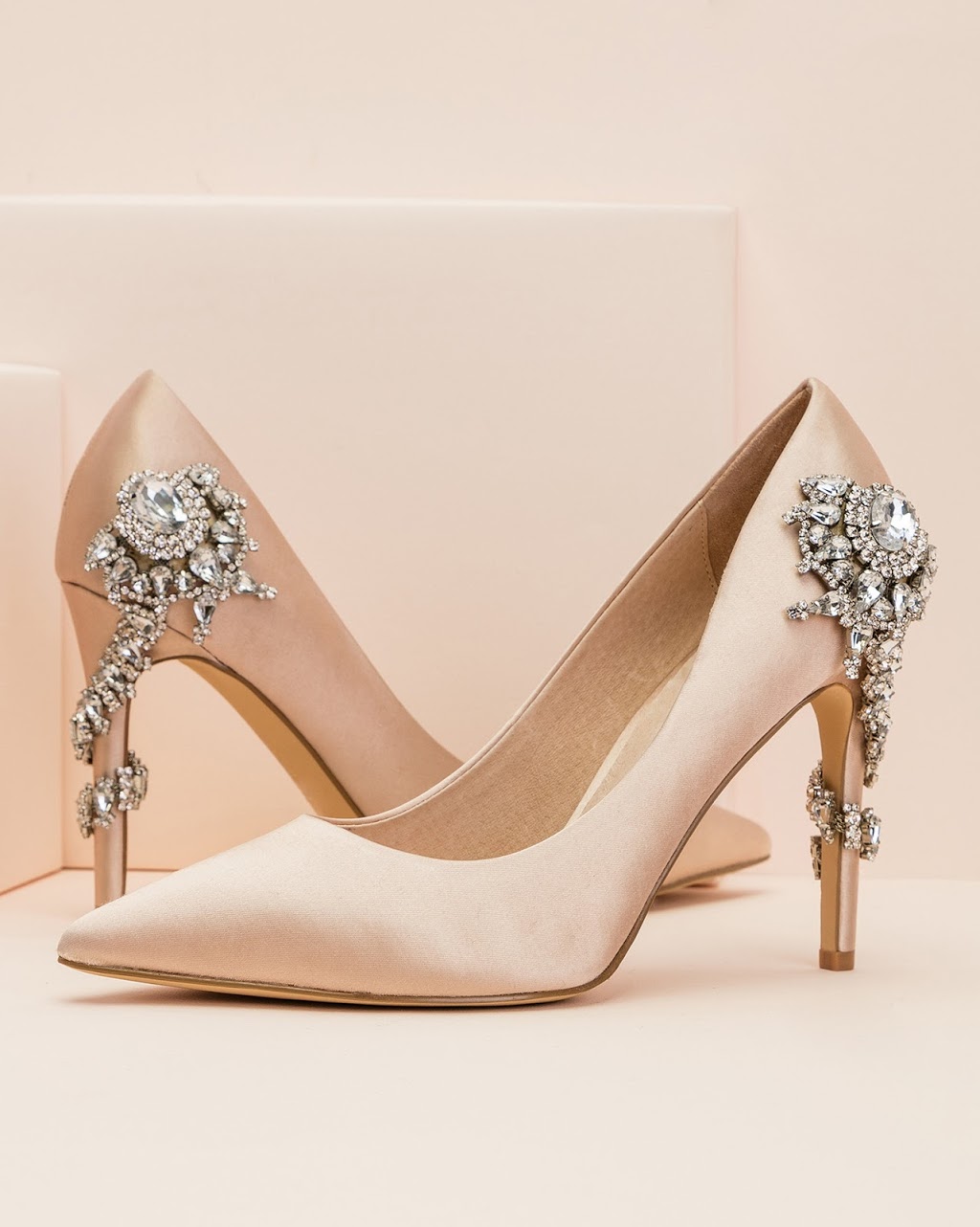 LE CHÂTEAU Wedding Boutique - By Appointments only | 105 Boulevard Marcel-Laurin, Saint-Laurent, QC H4N 2M3, Canada | Phone: (514) 738-7000