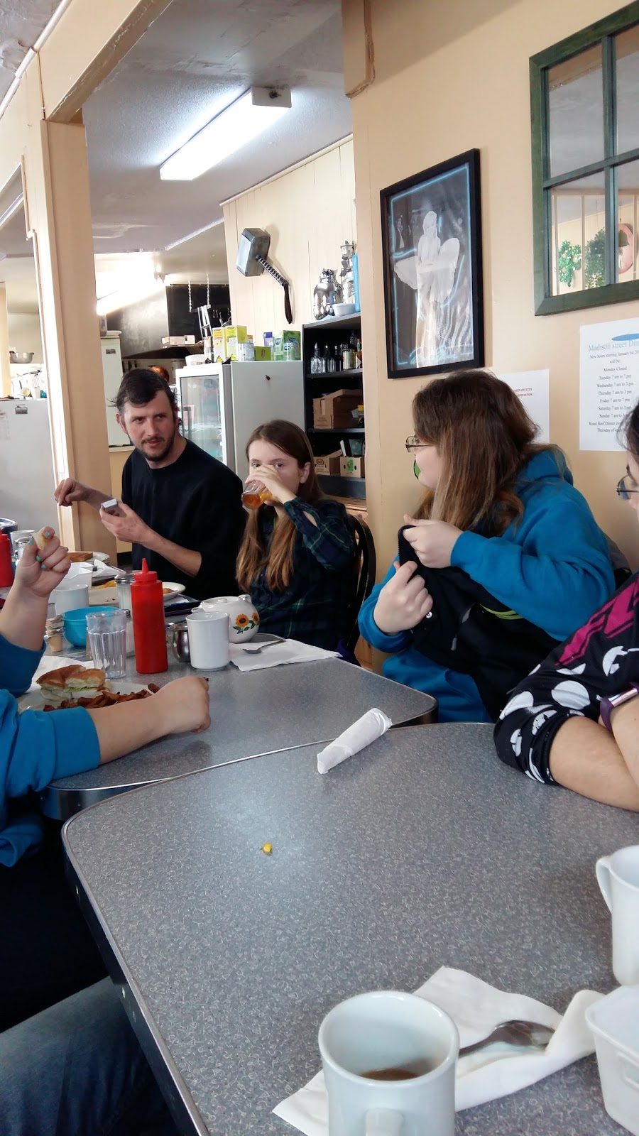 Madison Street Diner | 1287 Madison St, Orillia, ON L3V 6H4, Canada | Phone: (705) 326-4949