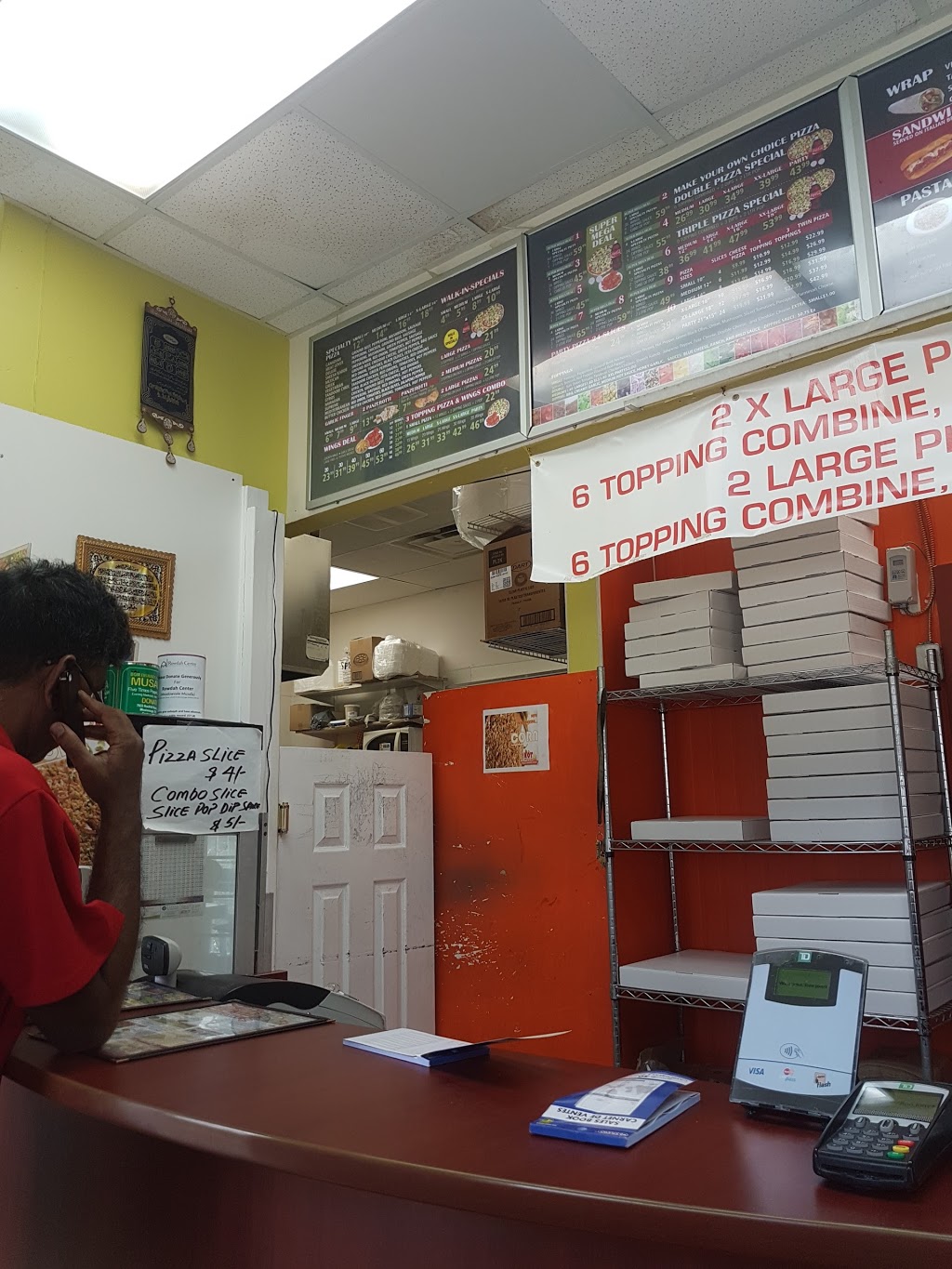 Pizza Hot Pizza | 3899 Trelawny Circle, Mississauga, ON L5N 6S3, Canada | Phone: (905) 826-4477
