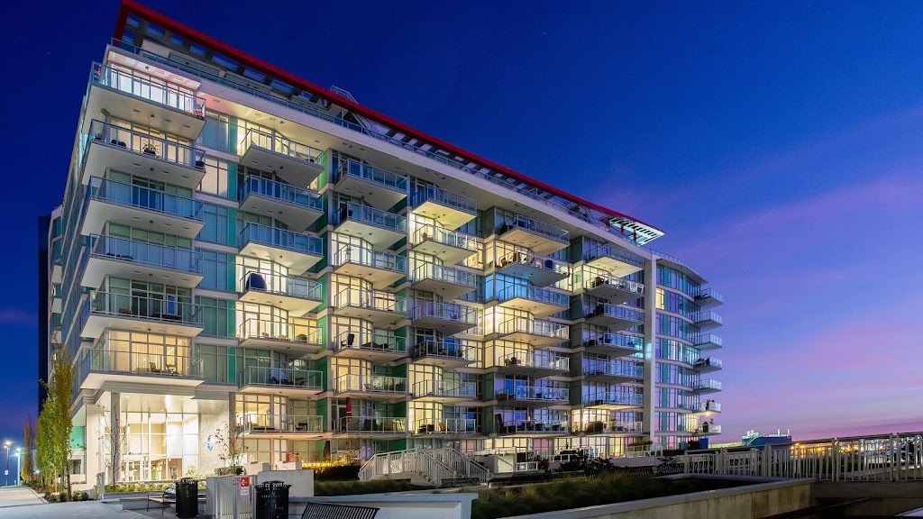 Pezzente Real Estate | 111 E 12th St, North Vancouver, BC V7L 2J3, Canada | Phone: (604) 785-7653