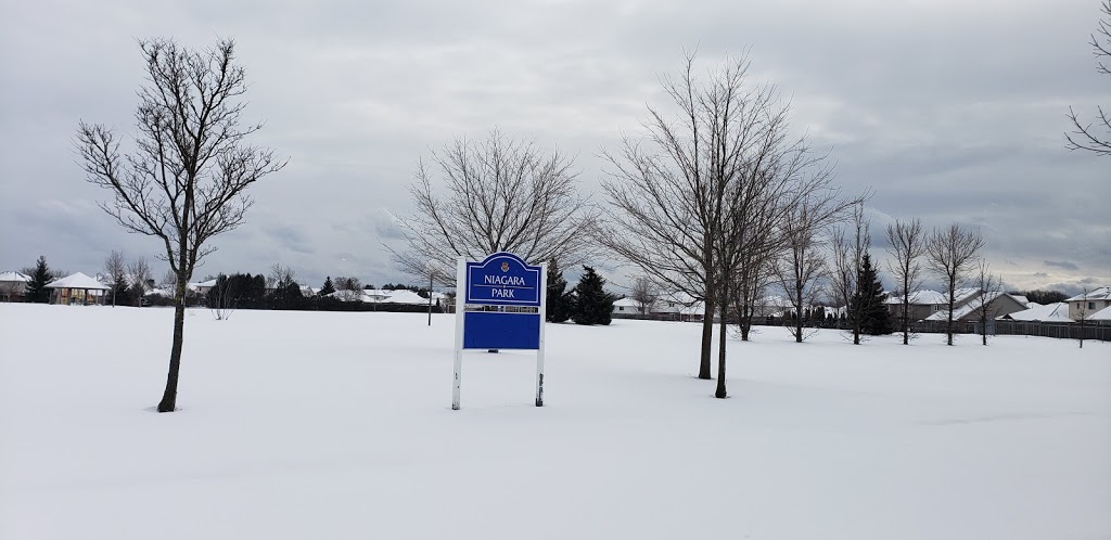 Niagara Park | 8C6, 360 Niagara Dr, Oshawa, ON L1G 8B8, Canada | Phone: (905) 436-3311