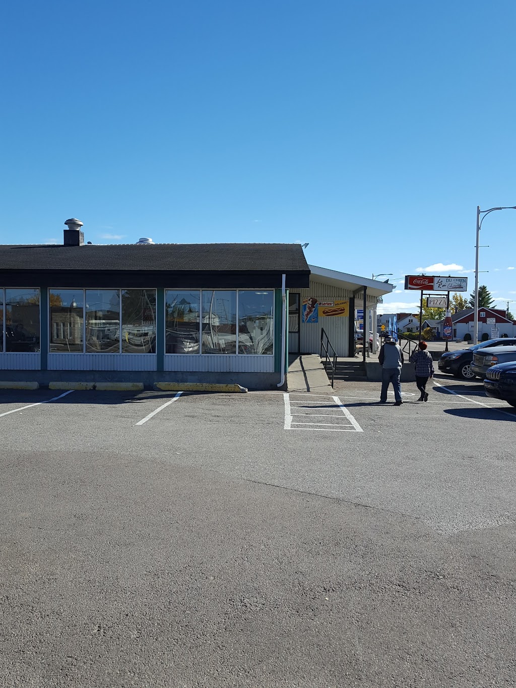 Roi Du Chien Chaud (Le) | 103 Rue de Quen, Dolbeau-Mistassini, QC G8L 4R9, Canada | Phone: (418) 276-5263