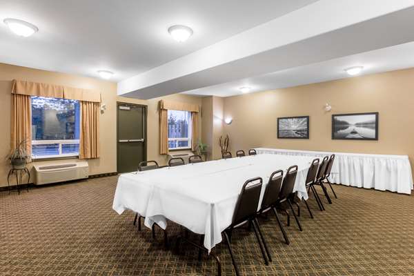Super 8 by Wyndham Amherst NS | 40 Lord Amherst Dr, Amherst, NS B4H 4W6, Canada | Phone: (902) 701-9853