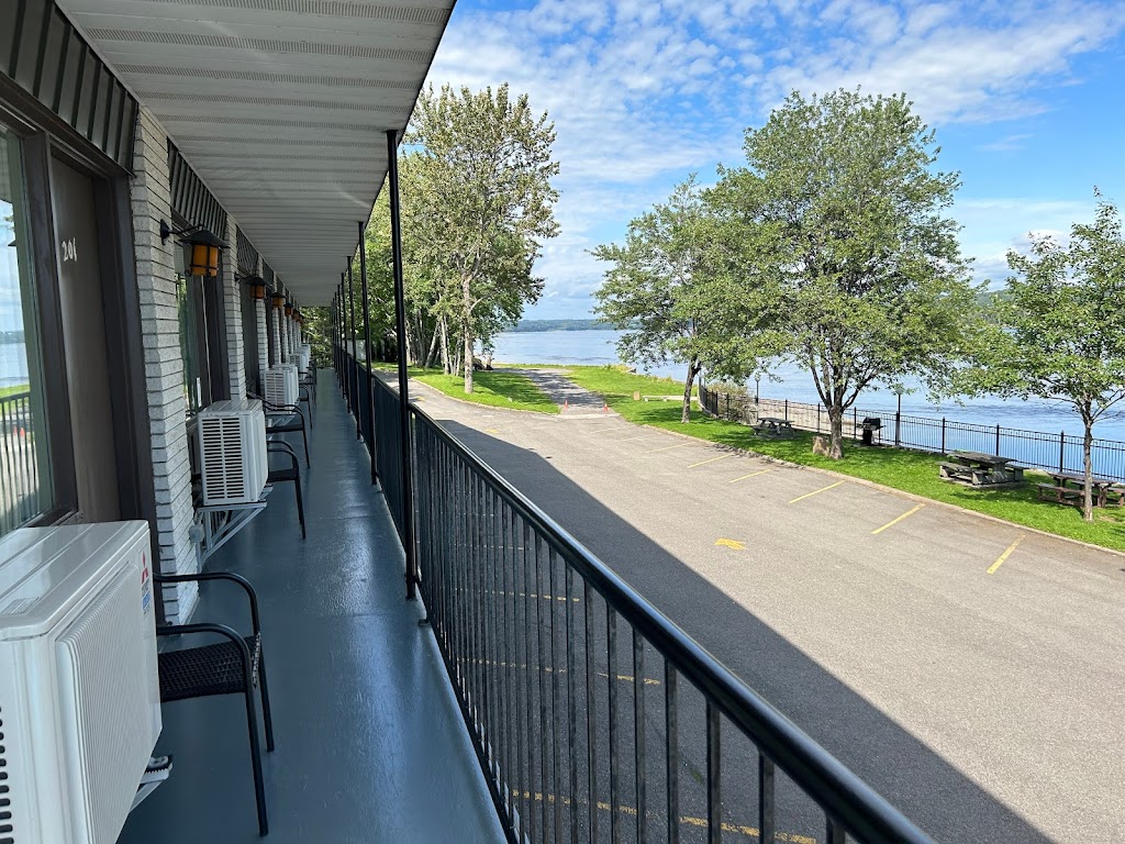 Motel Panoramique | 1303 Bd du Saguenay O, Chicoutimi, QC G7J 1A1, Canada | Phone: (418) 590-7455