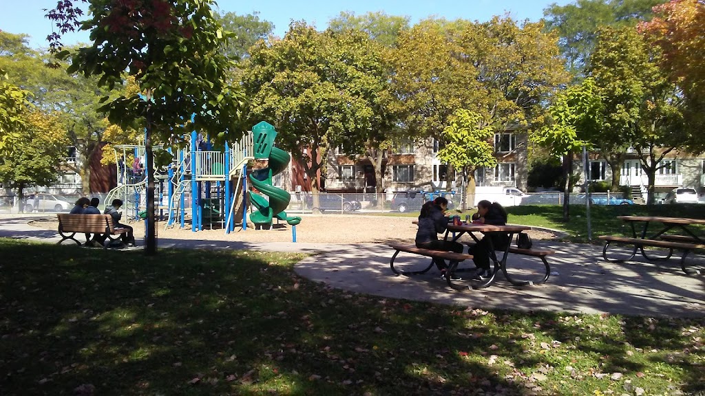 Ecole Secondaire Louis-Riel | 5850 Av. de Carignan, Montréal, QC H1M 2V4, Canada | Phone: (514) 596-4134