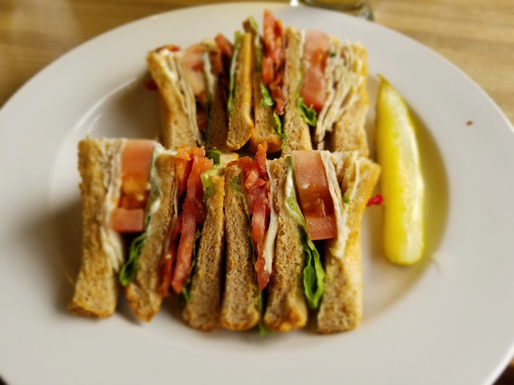 LA Bar & Grill | 3560 Walker Rd, Windsor, ON N8W 3S4, Canada | Phone: (519) 966-0692