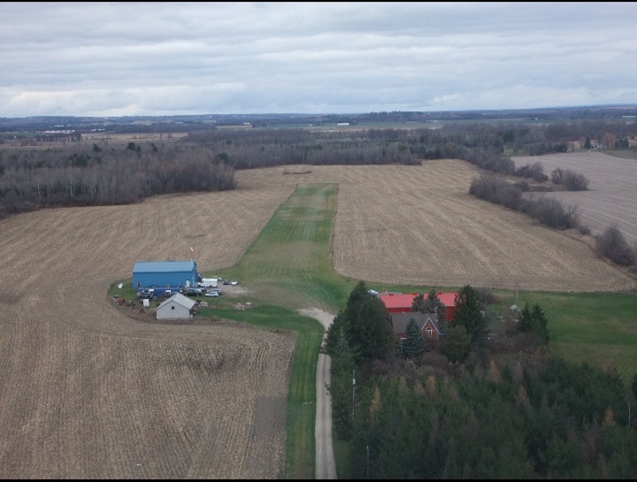 Beeton Field Airport (CBF3) | 6498 8 Line, Beeton, ON L0G 1A0, Canada | Phone: (416) 999-4037