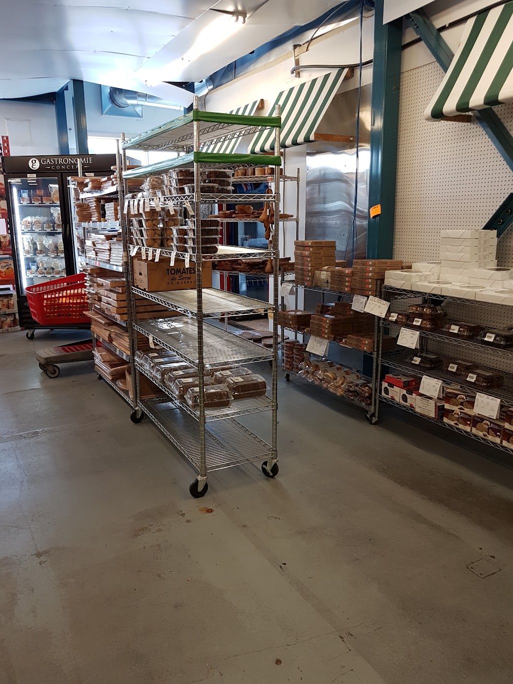 S.Bourassa Tremblant market | 1109 Rue de St Jovite, Mont-Tremblant, QC J0T 1Z0, Canada | Phone: (819) 425-9009