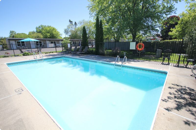 Lakeview Motel | 378 Queen St, Kincardine, ON N2Z 2R2, Canada | Phone: (519) 396-3301