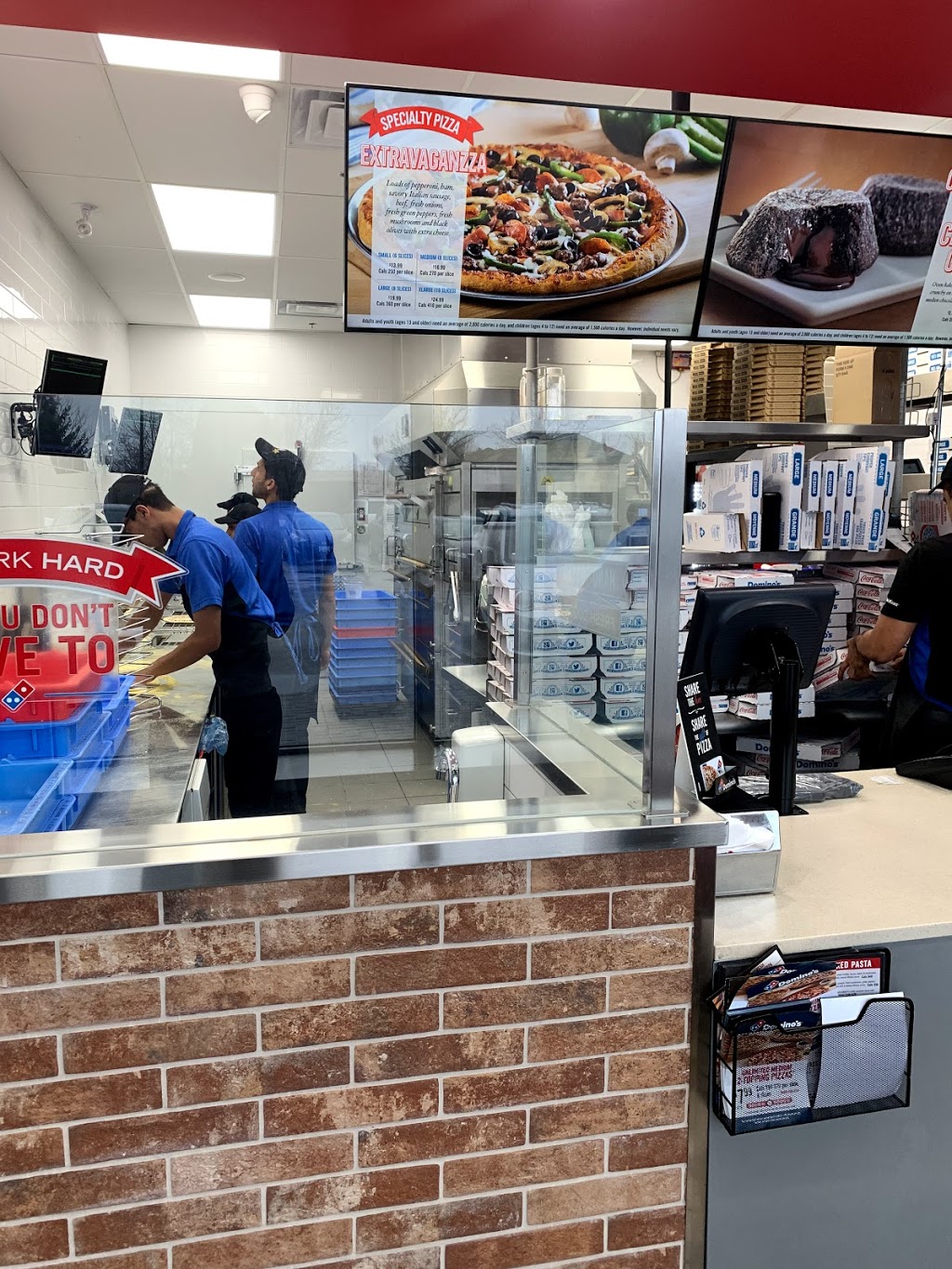 Dominos Pizza | 2555 Erin Centre Blvd, Mississauga, ON L5M 5G9, Canada | Phone: (905) 567-7777