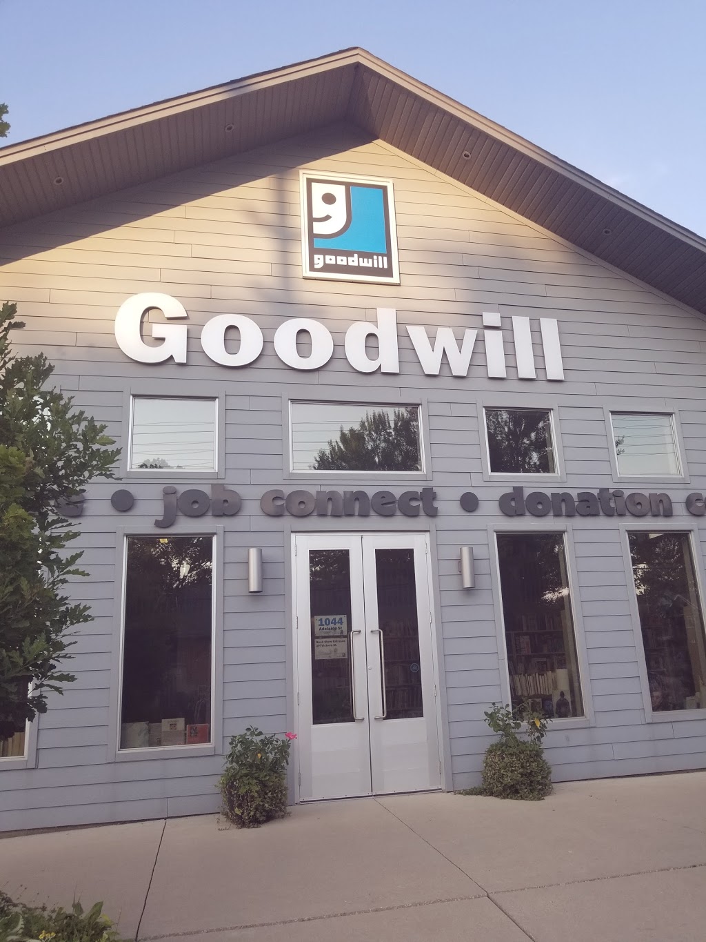 Goodwill Bookstore & Donation Centre | 1044 Adelaide St N, London, ON N5Y 2N1, Canada | Phone: (519) 433-2665